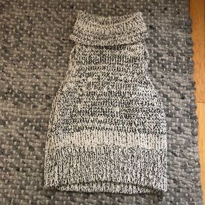 Kendall & Kylie sleeveless sweater